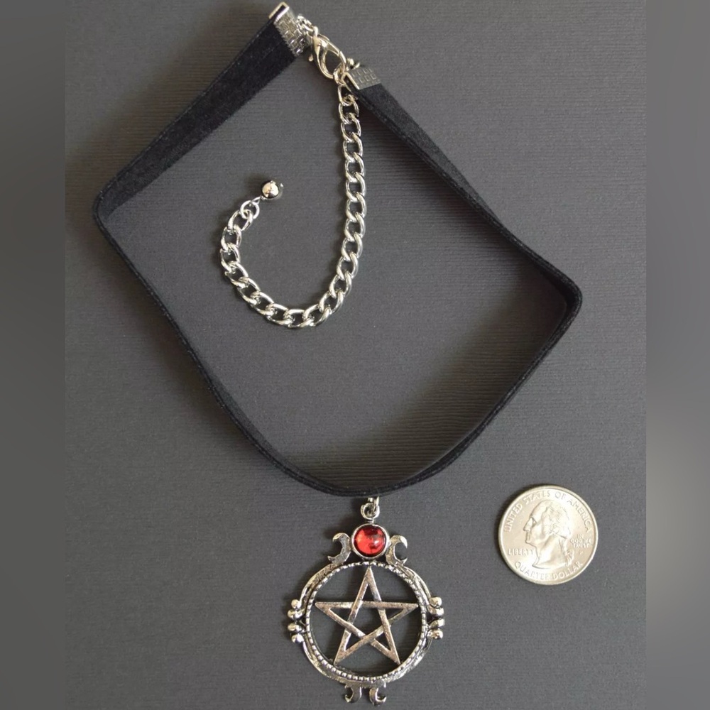 Silver Pentagram Red Stone Pentacle Pendant Black Velvet Vampire Witch Choker - Picture 2 of 2